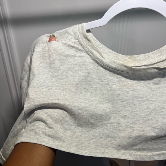 DUAL STYLE TOP // TWOTWINSTYLES // size small 🤍 - Picture 6 of 10